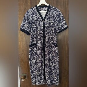 Button-Front Floral Knit robe in Navy and White with pockets, size 4XL casual